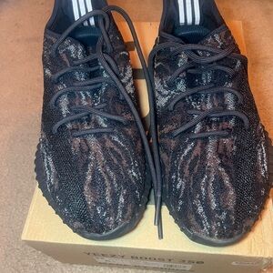 Yeezy Boost 350 Men’s 6 1/2 Woman’s 8
